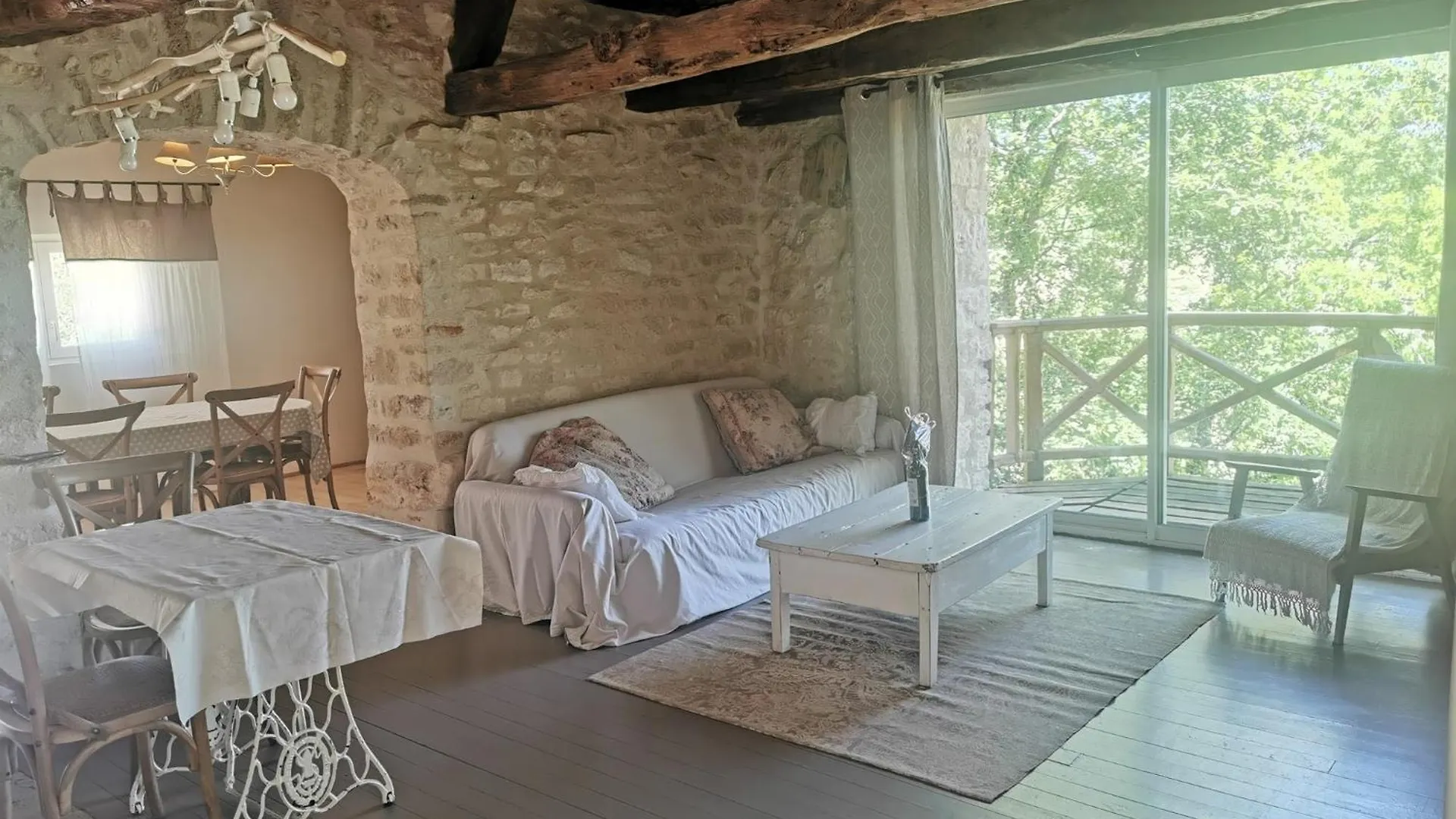 Holiday home Gite De Caractere, Piscine Et Vue Le Boulve